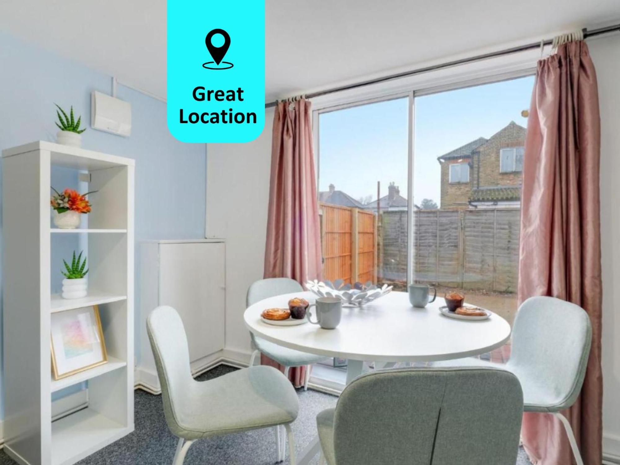 Chic 1Br House In Hounslow - 12 Mins From Heathrow Airport Appartement Feltham Buitenkant foto